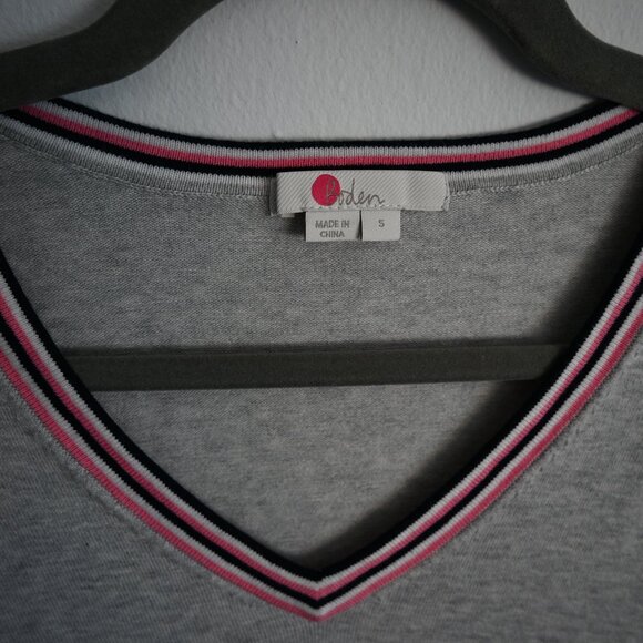 Boden V-Neck Sweater – Light Gray with Striped Trim – Small - Picture 3 of 11